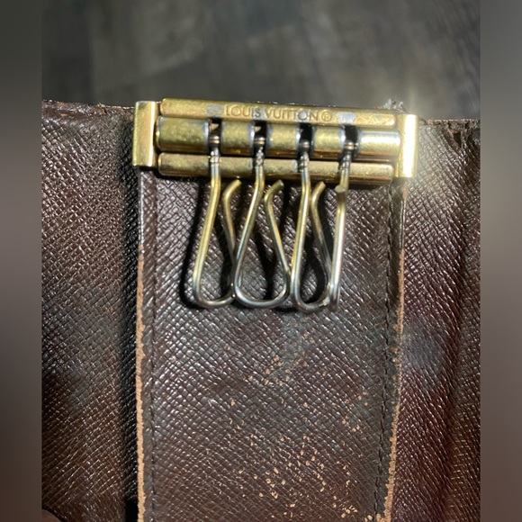 LOUIS VUITTON Damier 4 Key Holder - Picture 3 of 8